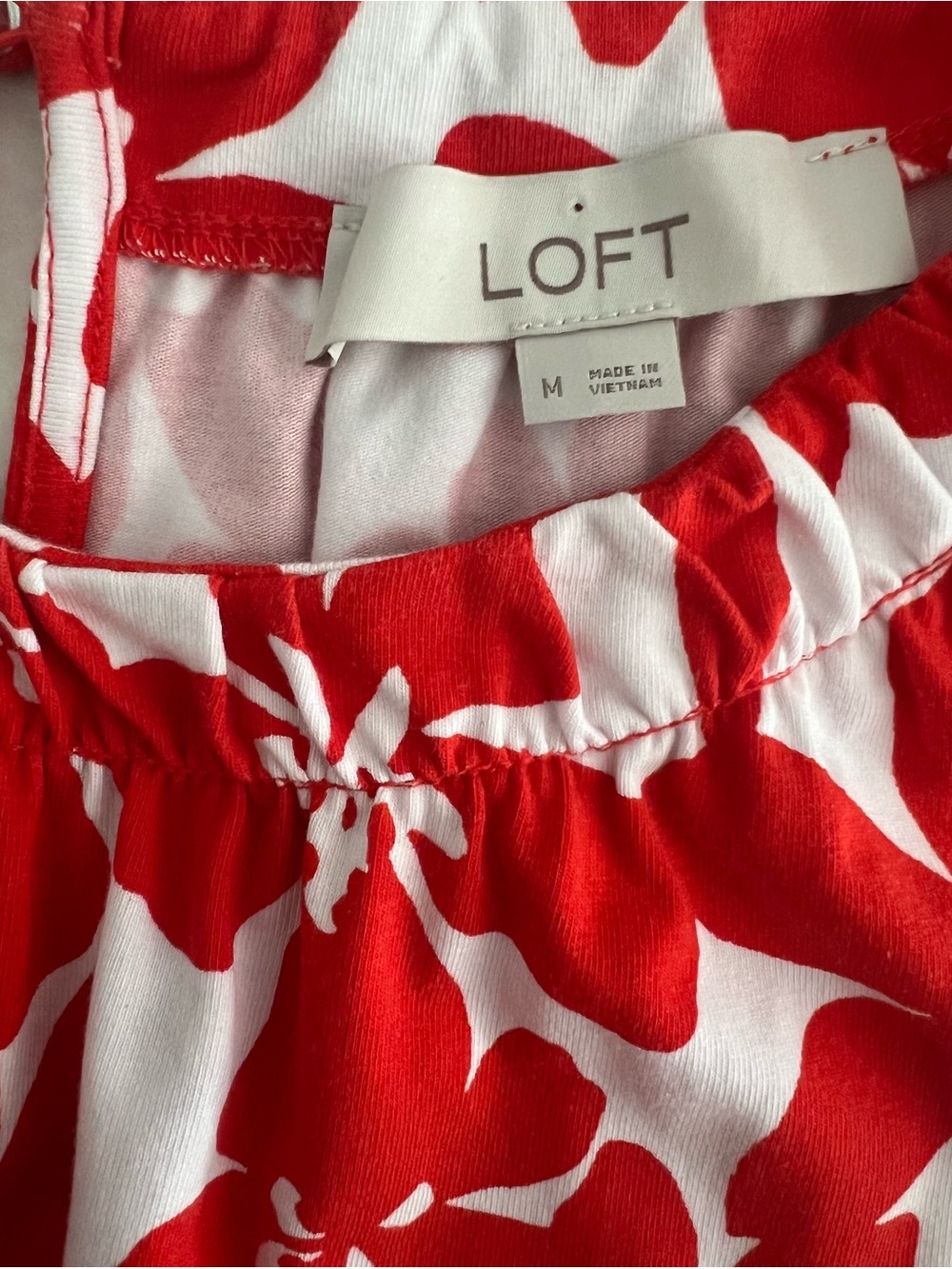 LOFT Red and White Floral Sleeveless Camisole - Picture 3 of 4